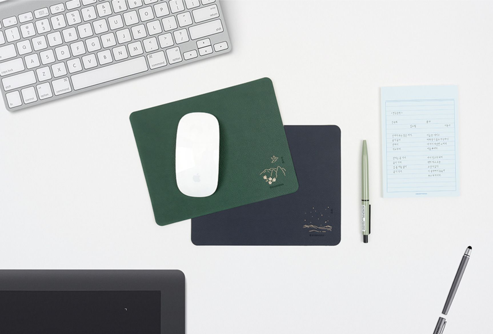 MochiThings: Literature Reversible Mouse Pad