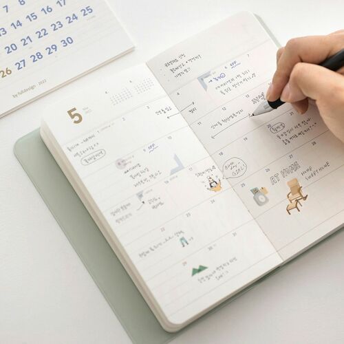 2022 Comfy & Roomy Daily Planner