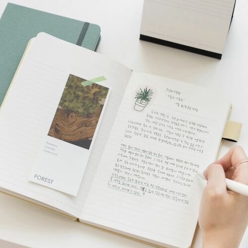 2022 Medium Making Memory Monthly Planner - Image 31