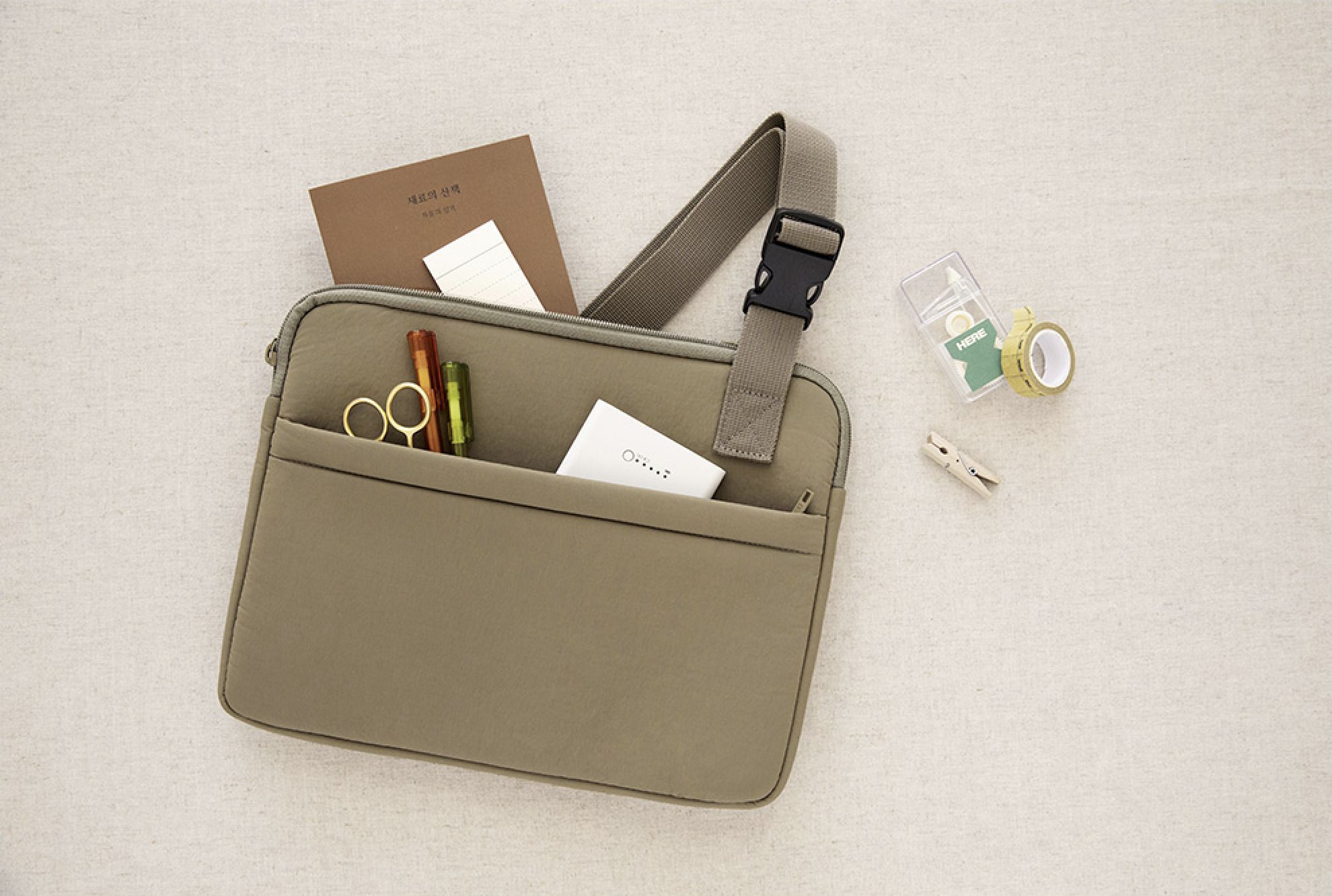 MochiThings: Livework Buckle 11 in. Tablet Bag