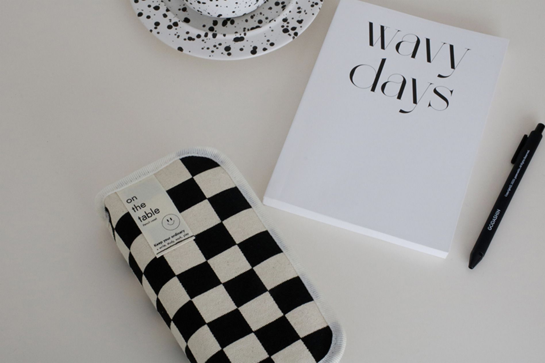 Mochithings on the table checker board pen pouch
