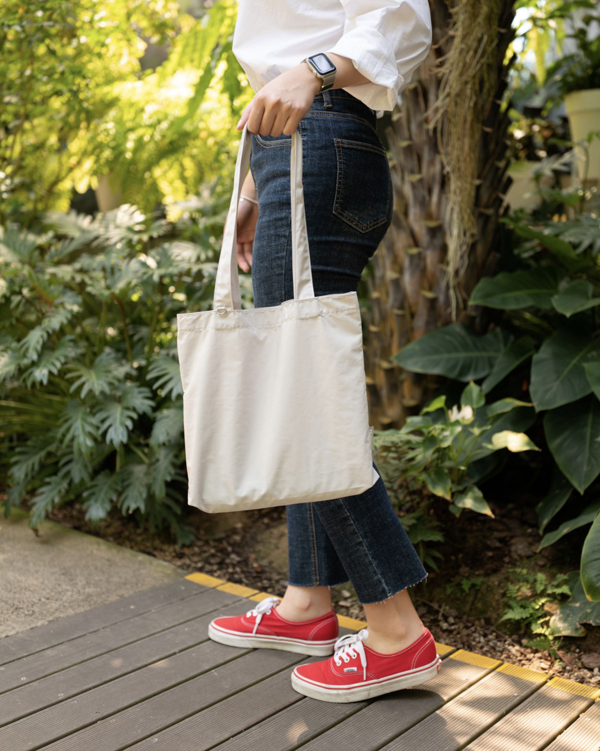 MochiThings Medium Travelus Daily Shoulder Bag