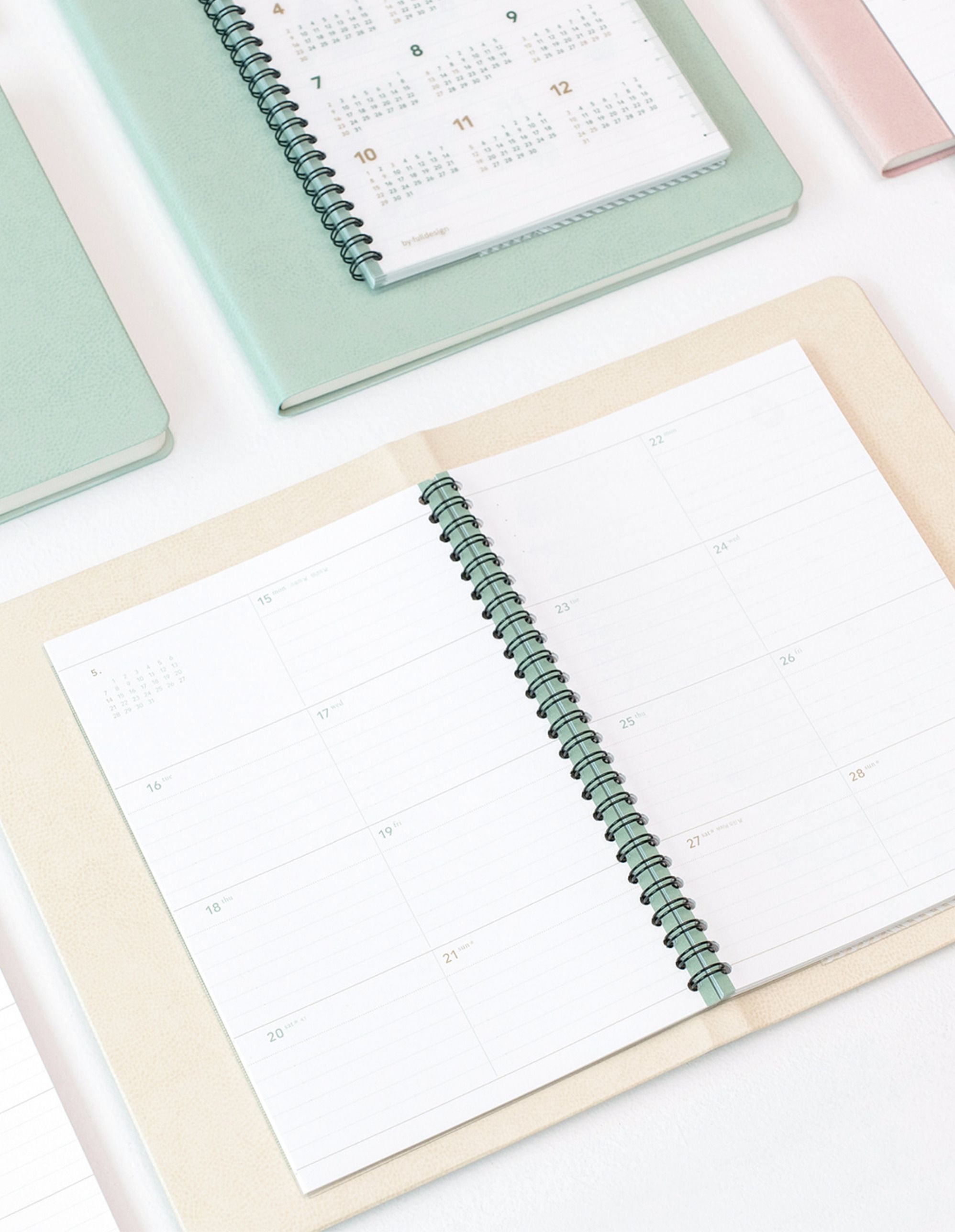 2023 Medium Spiral Basic Weekly Planner