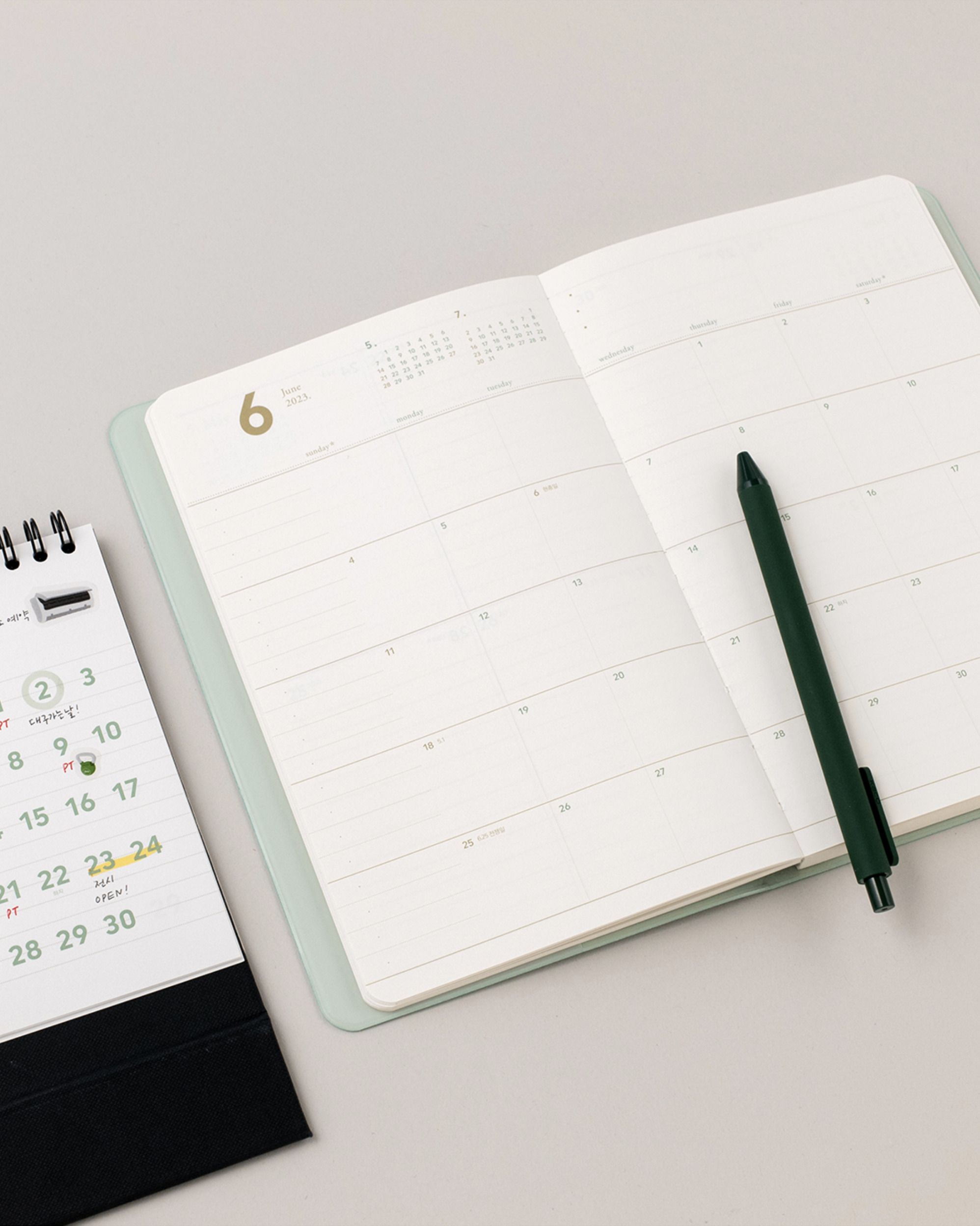 2023 Medium Record Weekly Planner
