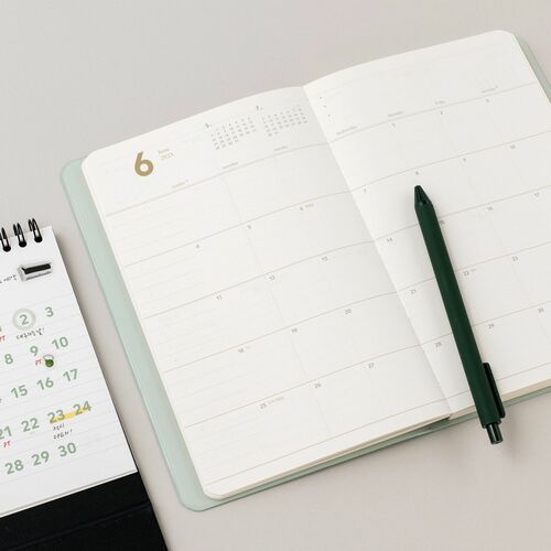 2023 Medium Record Weekly Planner
