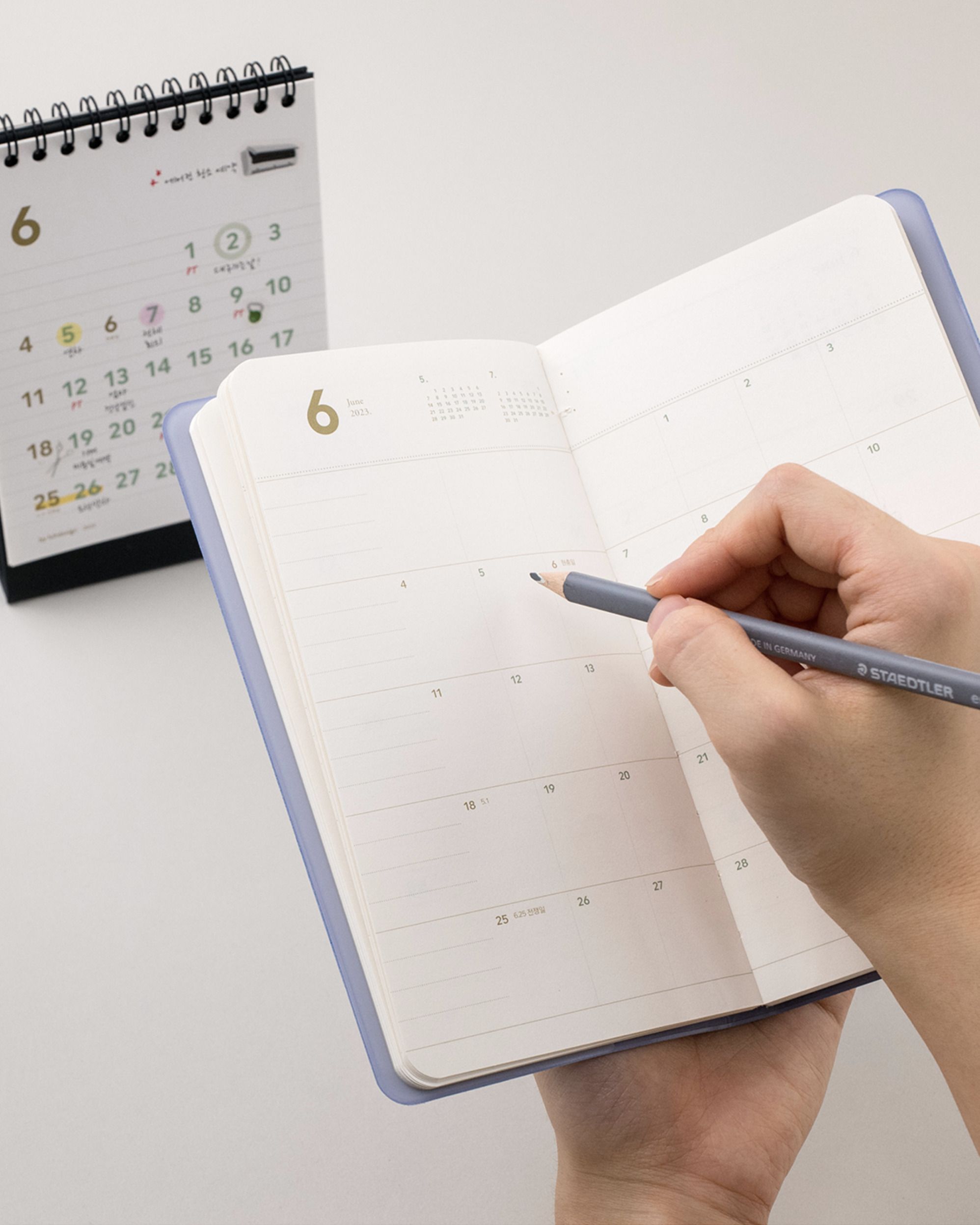 2023 Slim & Roomy Weekly Planner