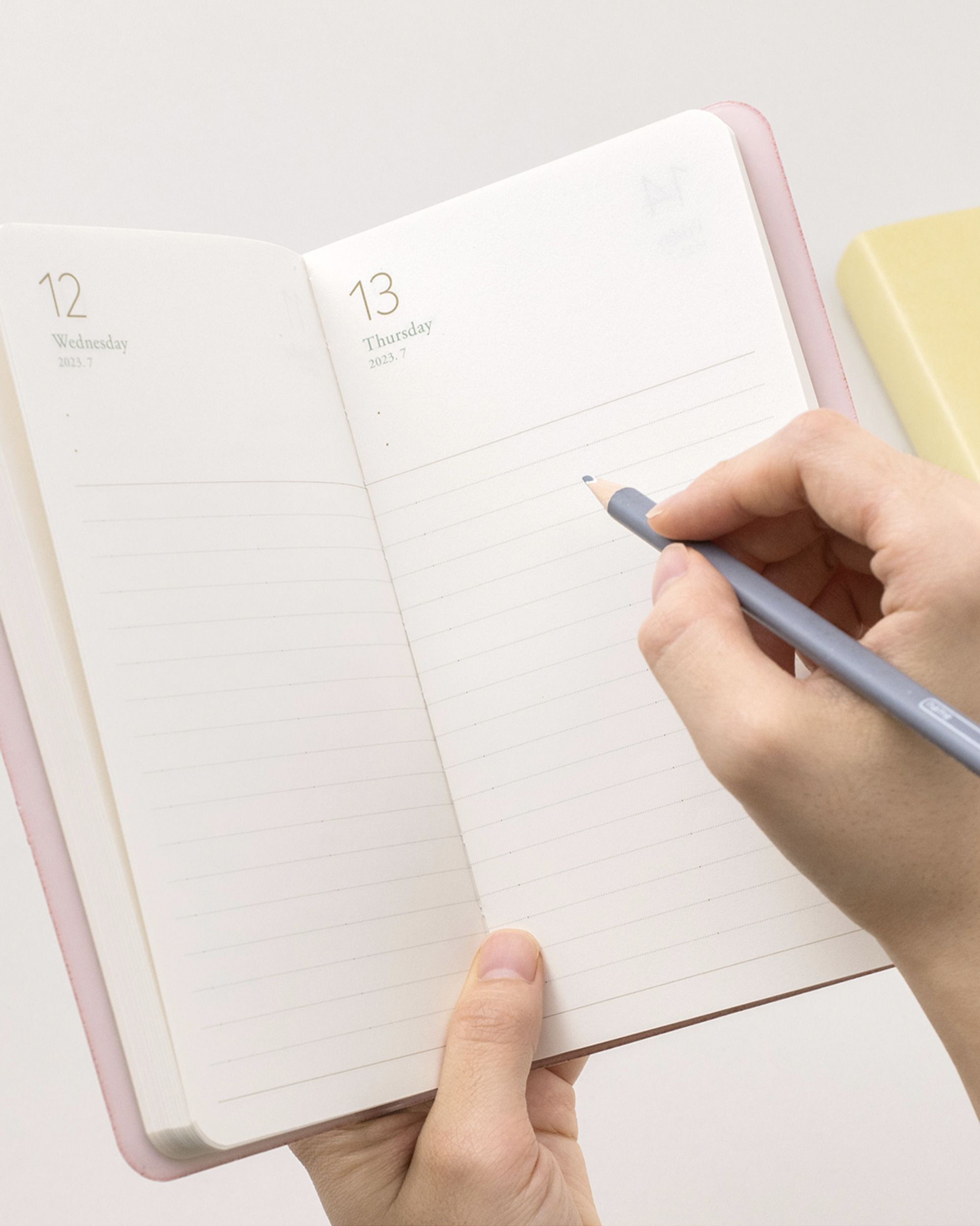 2023 Comfy & Roomy Daily Planner