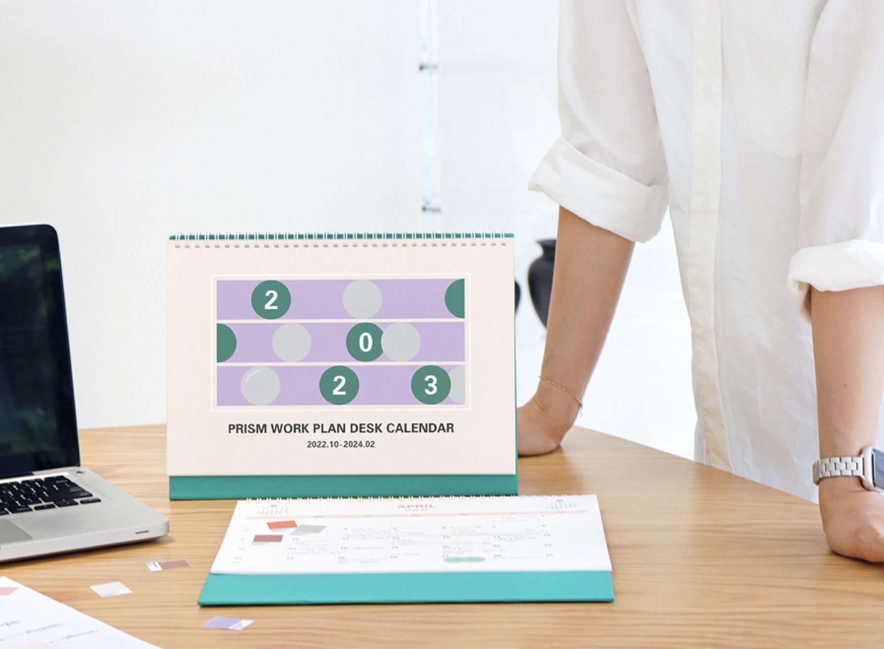 MochiThings: 2023 Prism A4 Work Desk Calendar