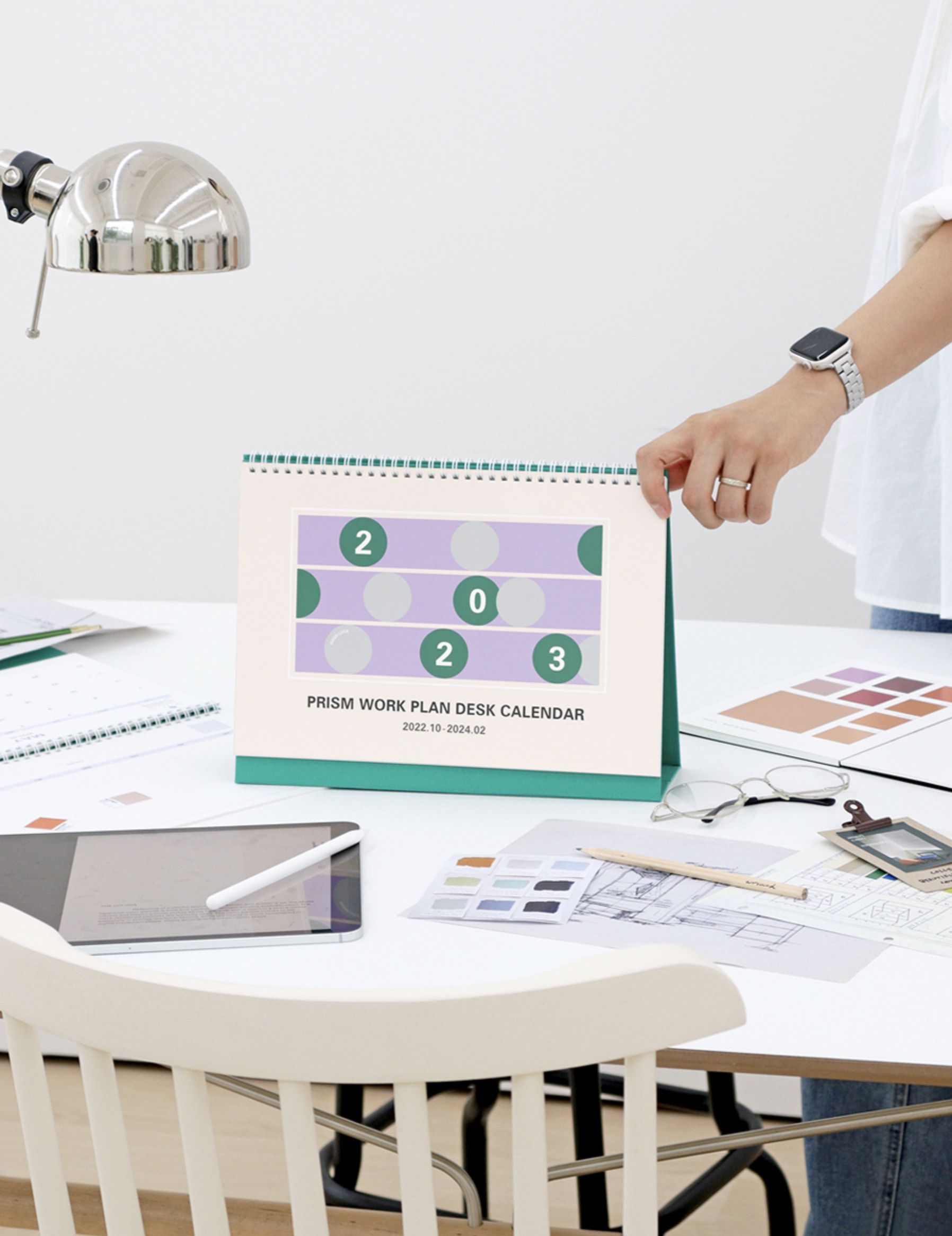 MochiThings: 2023 Prism A4 Work Desk Calendar