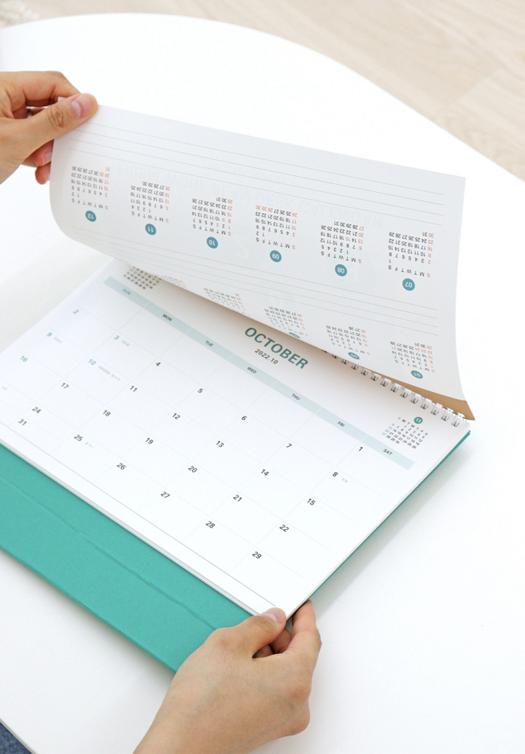 MochiThings: 2023 Prism A4 Work Desk Calendar
