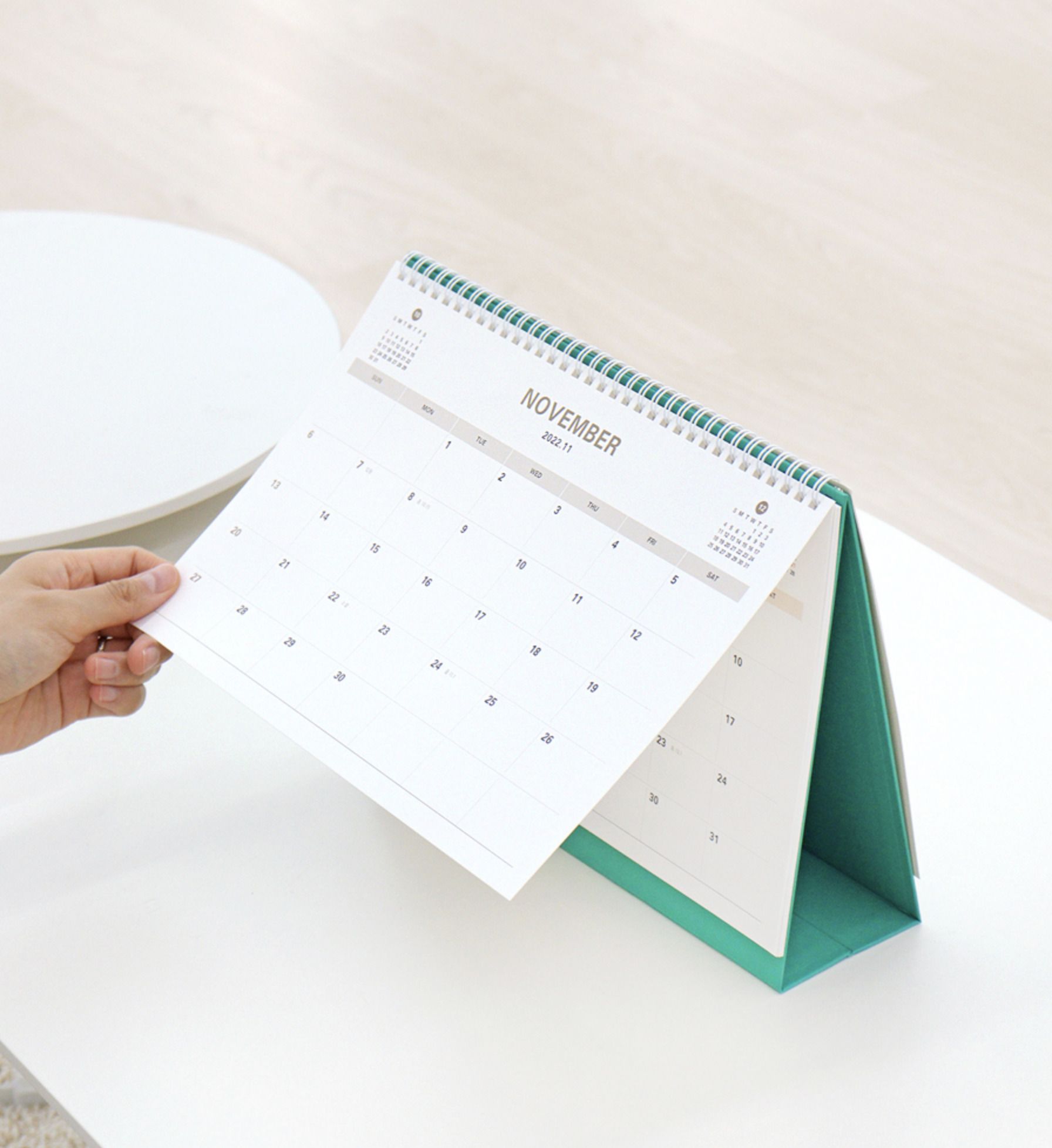 MochiThings: 2023 Prism A4 Work Desk Calendar