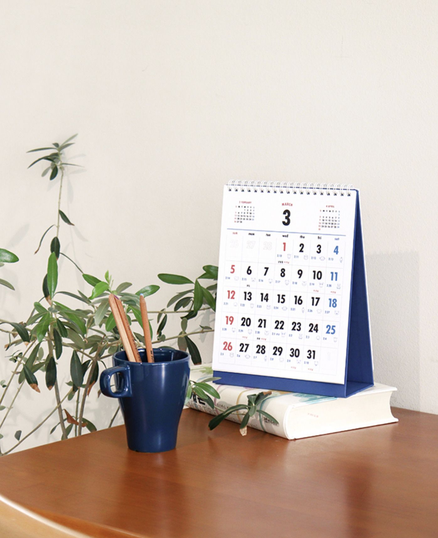 mochithings-2023-lunar-retro-desk-calendar