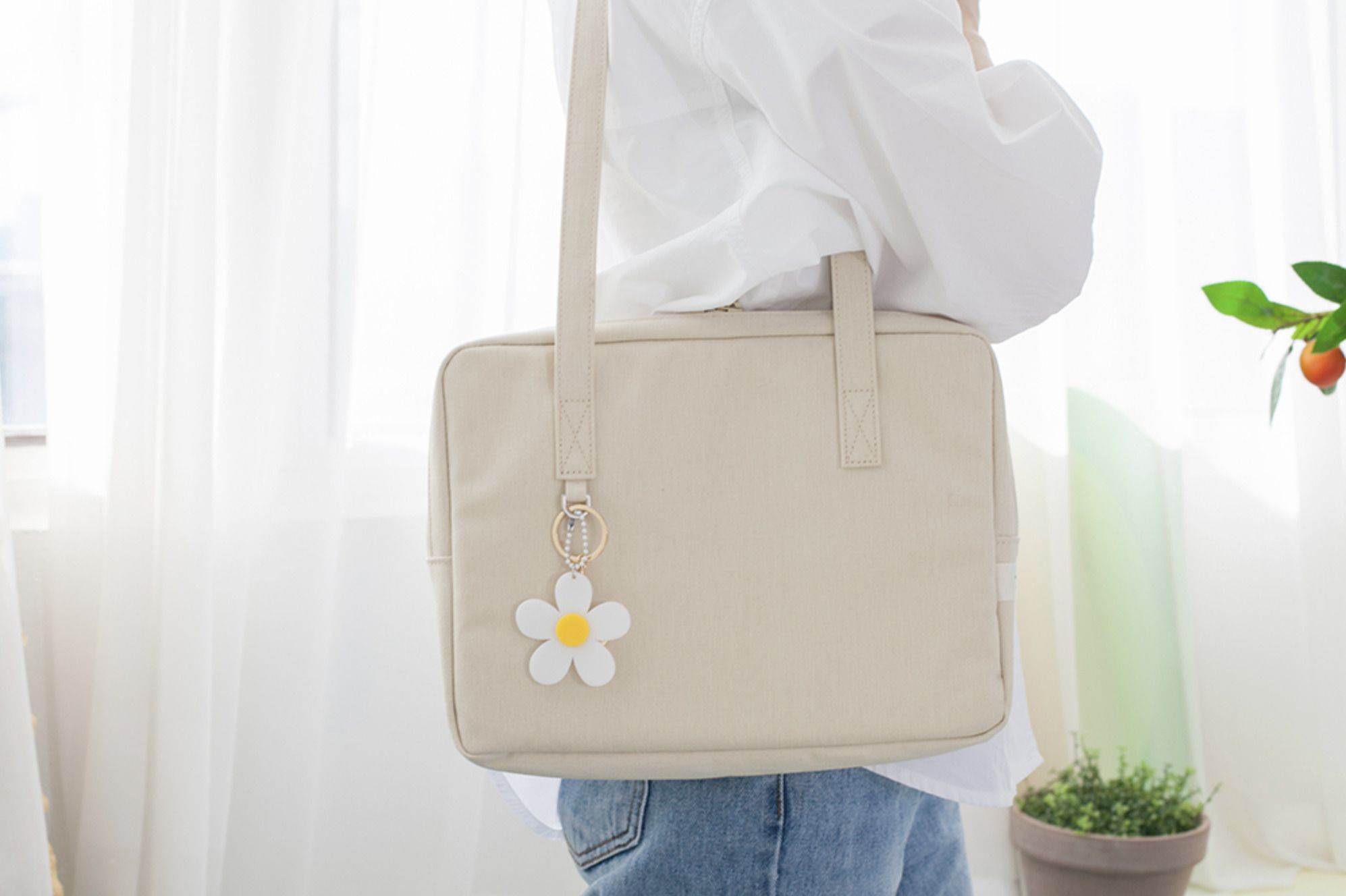 MochiThings: Essential 11 in. Tablet Shoulder Bag