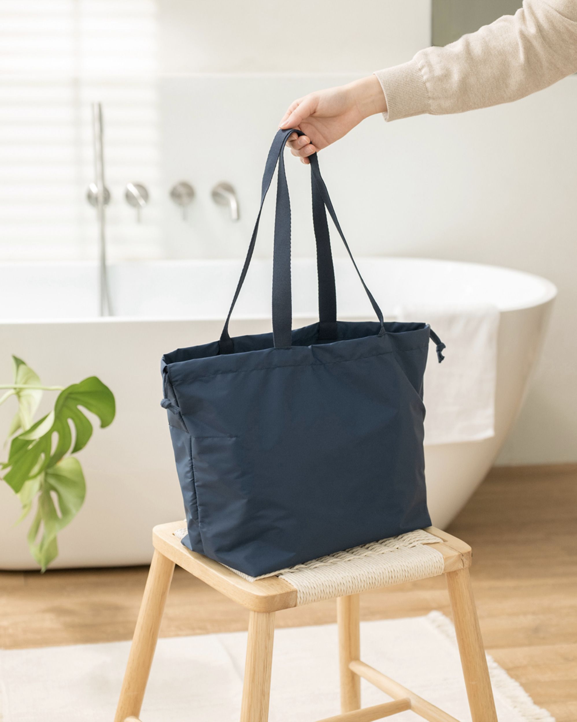 MochiThings: XL Travelus Drawstring Shoulder Bag