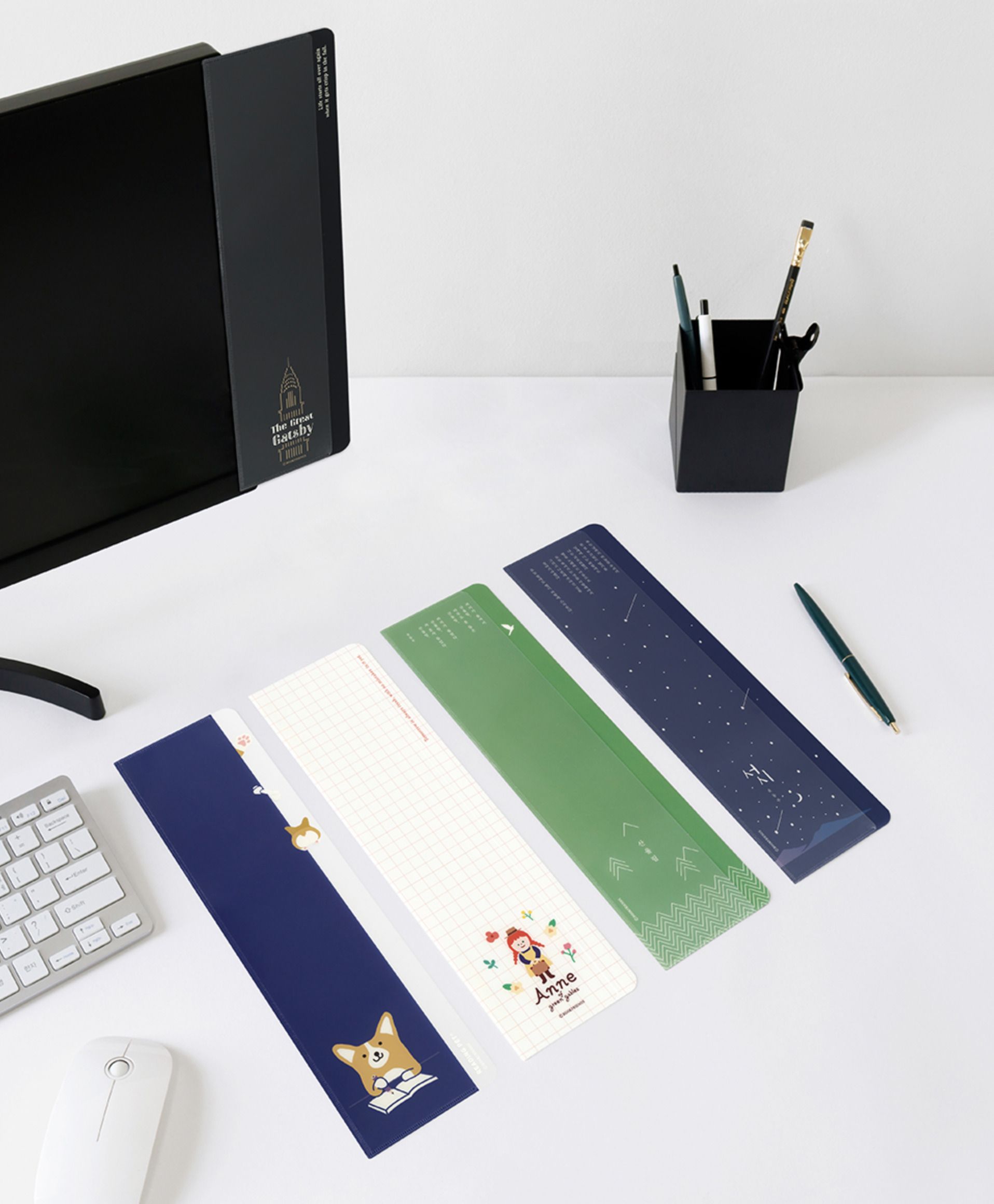 MochiThings: Literature Pocket Monitor Memo Board