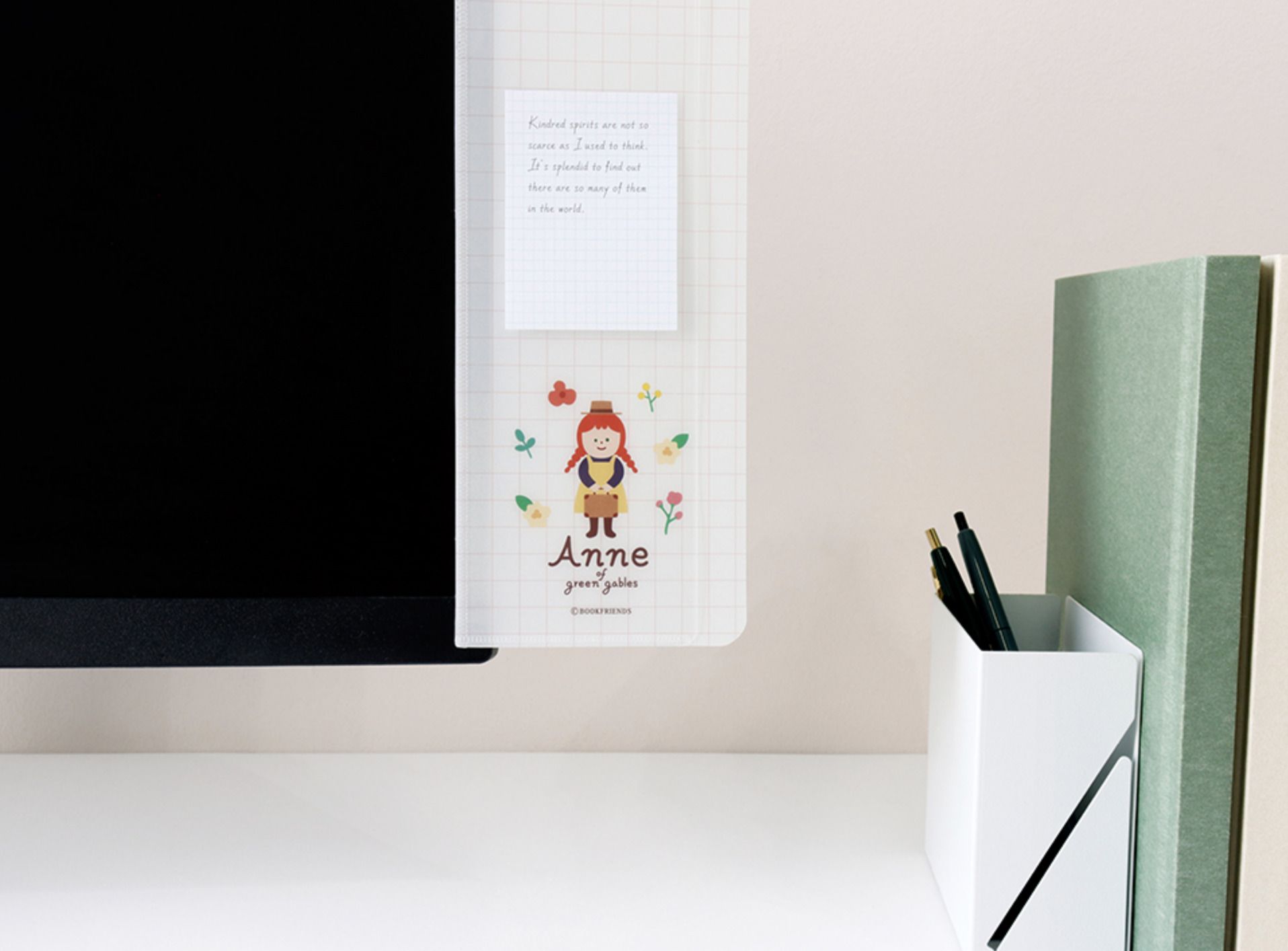 MochiThings: Literature Pocket Monitor Memo Board