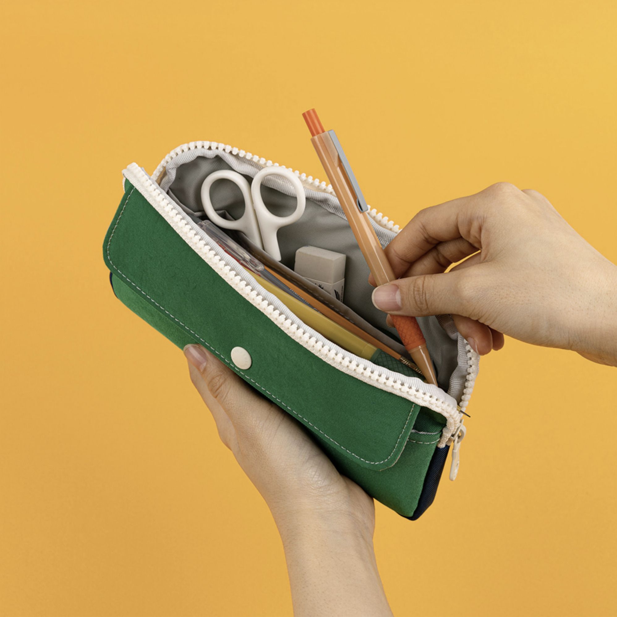 【NONCODE】Lechenne nylon pocket one piece MochiThings: Colorful Nylon Pen Pouch