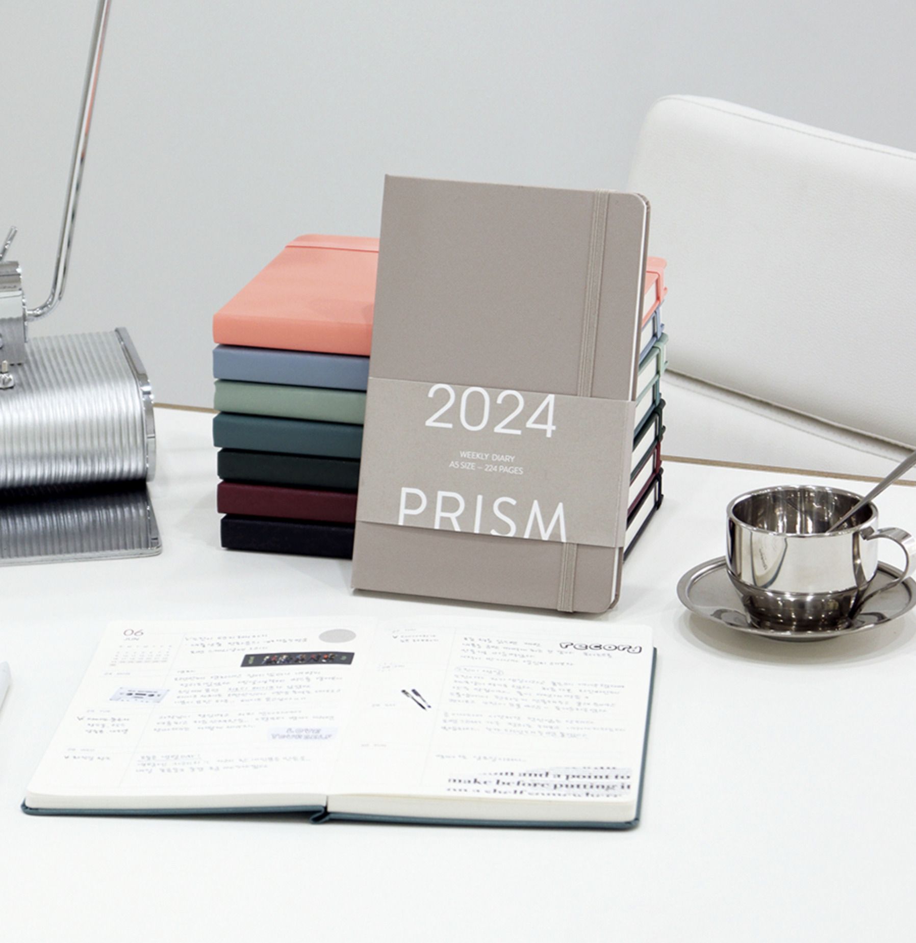 MochiThings: 2024 Prism Weekly Planner