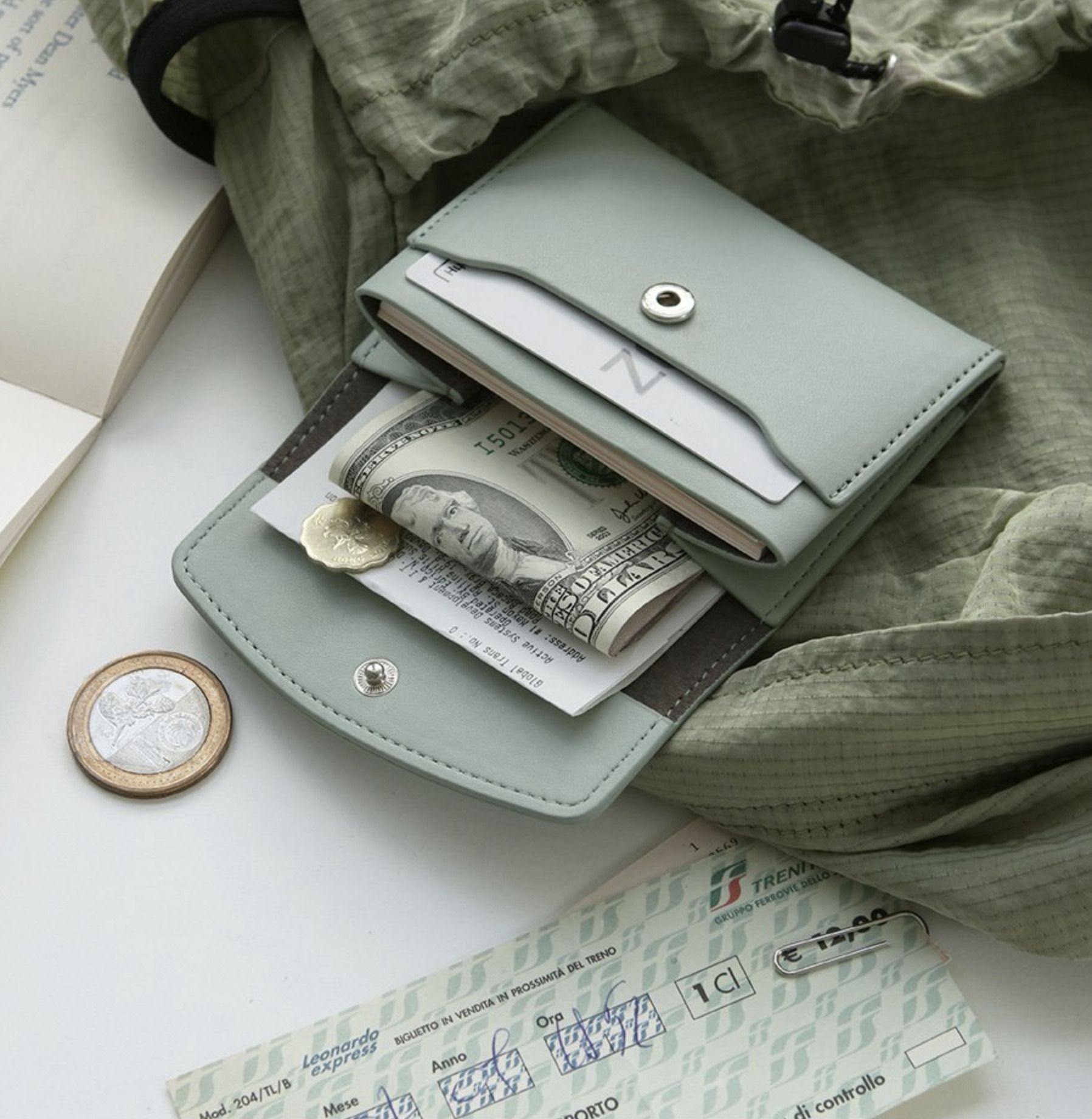 MochiThings: Trouvaille Half Wallet