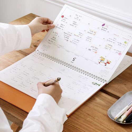 2026 Large Anne Story Desk Scheduler