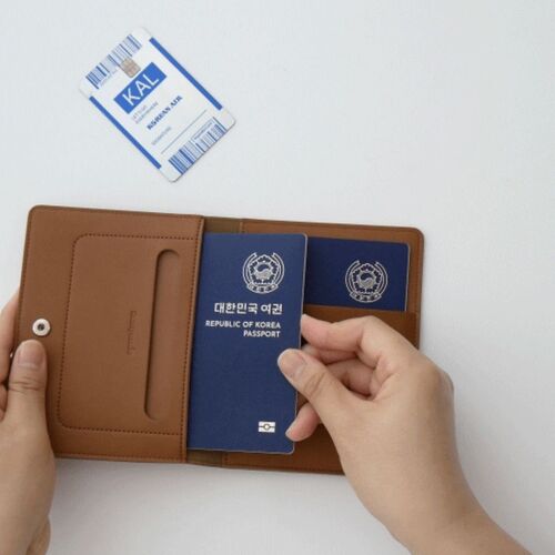 Triple Passport RFID-Blocking Wallet - Image 3