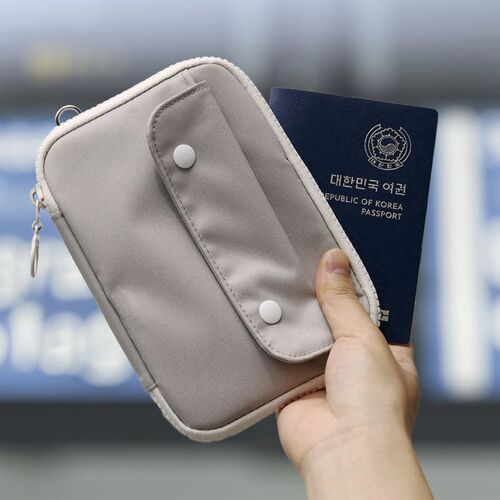 Voyager RFID-Blocking Passport Pouch - Image 14