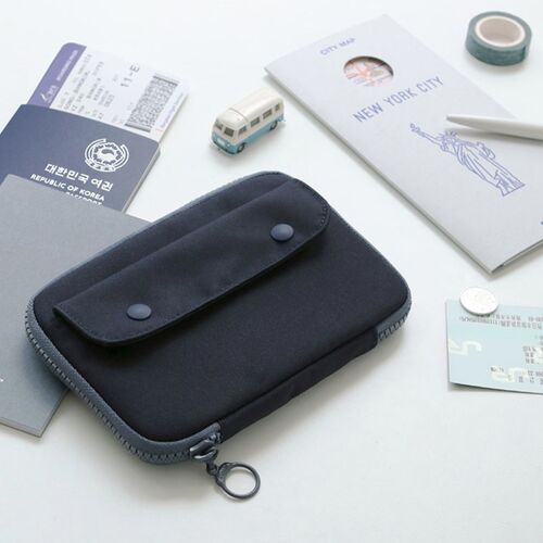 Voyager RFID-Blocking Passport Pouch - Image 7