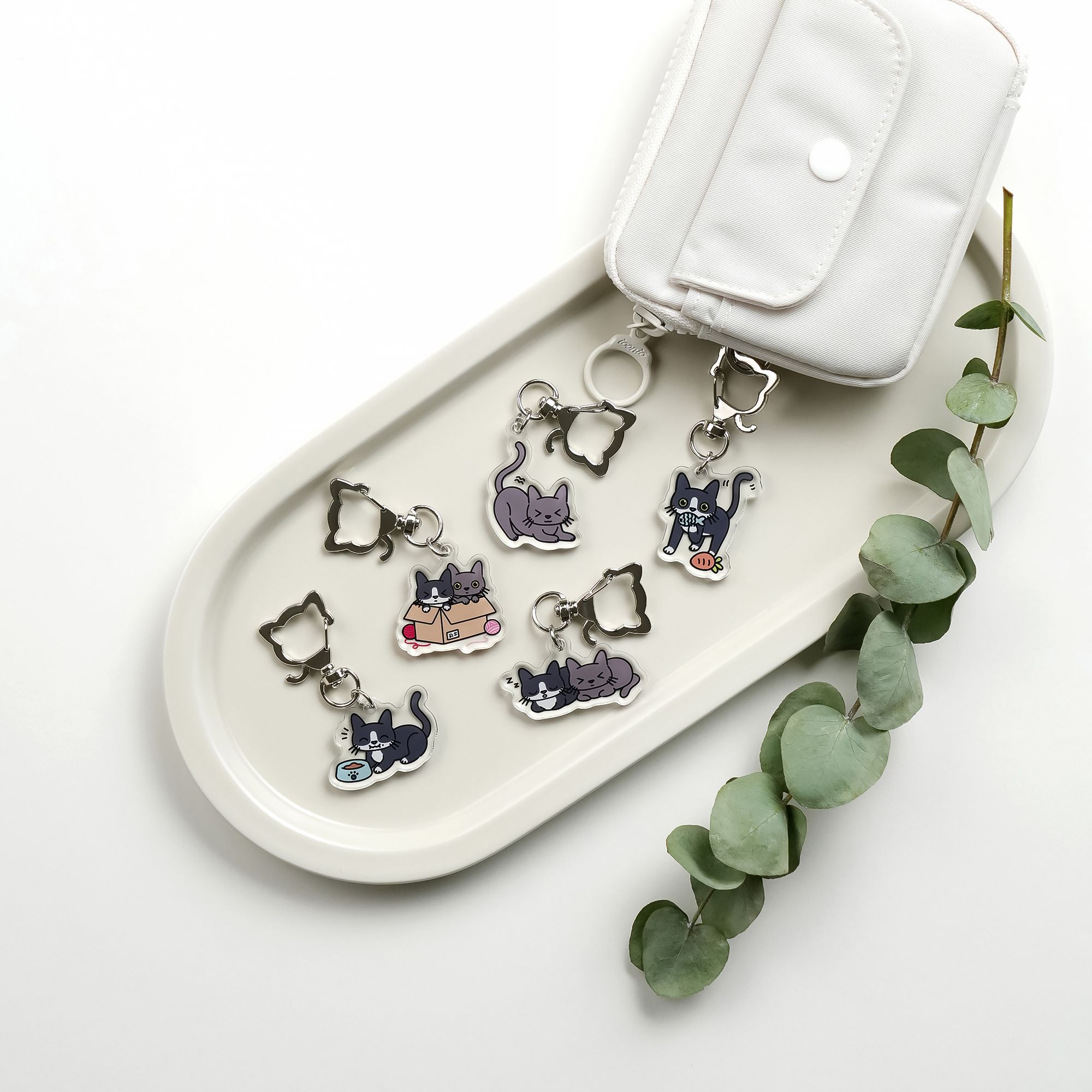 MochiThings: Lana Cat Pose Acrylic Key Ring v2