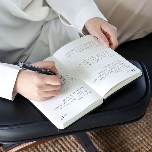 Archive Me 3 Yr Daily Diary Planner - Image 21