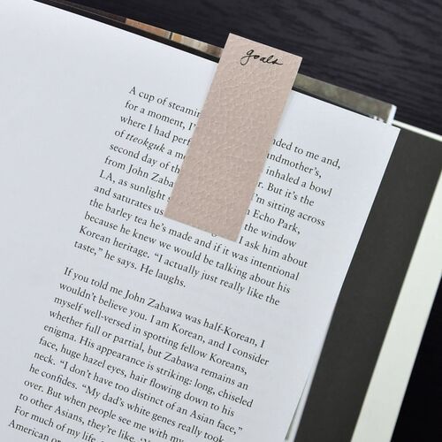 Peach Puff Square notes are arranged with the matching product card and a black fountain pen.