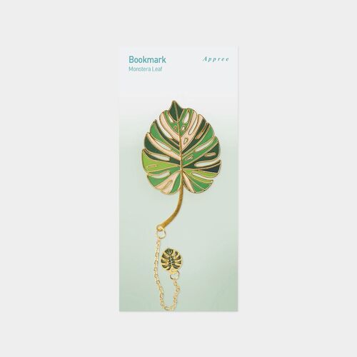 Layered green sections and open leaf details give the Monstera Leaf design a crisp botanical look.