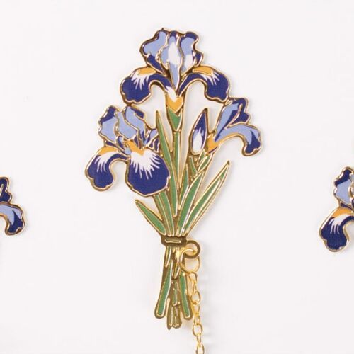 The Iris design’s delicate petals and fine gold outlines are shown in a close botanical detail.