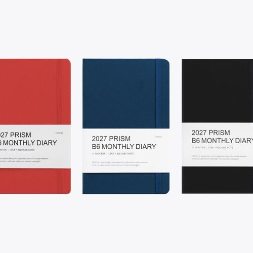 Tomato Red, Classic Blue, and Black planners show the deeper color options with coordinated elastic bands.