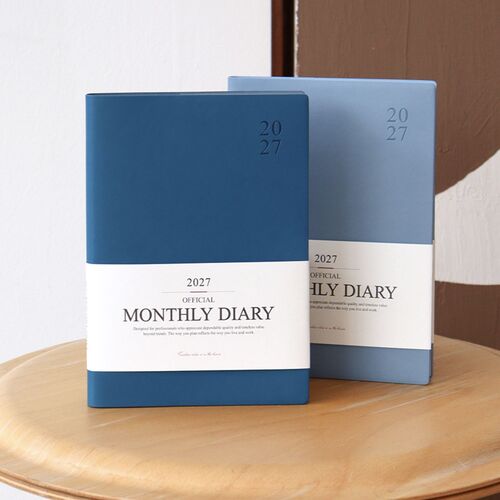 Quarterly planning pages pair mini calendars with checklist areas for breaking projects into steps.