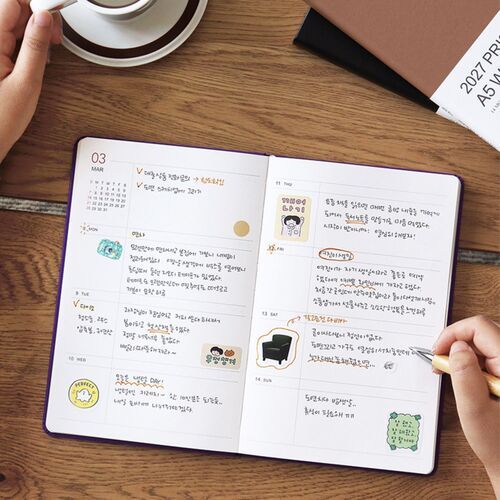 An open weekly spread shows dated day sections with ample room for appointments, lists, and handwritten notes.
