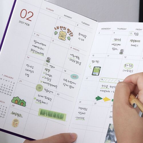 A detailed weekly view shows dated columns, compact month references, and broad spaces for daily planning.