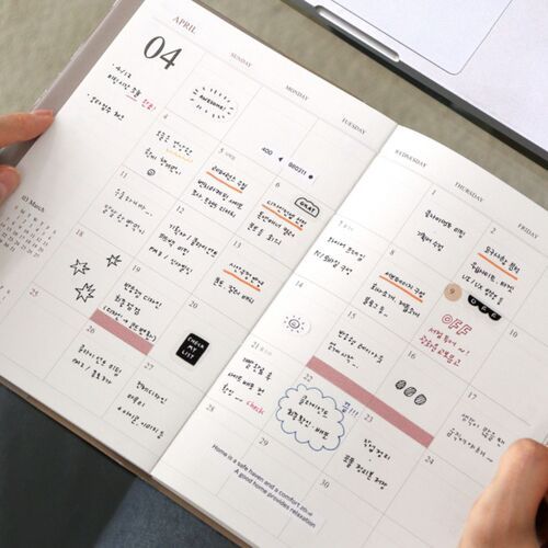 The measurement guide highlights the planner’s line spacing and the roomy areas available for handwriting.