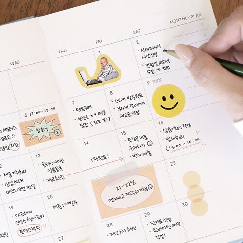 A close view of the daily layout shows the date header, checklist area, fine rules, and decorative heart accent.