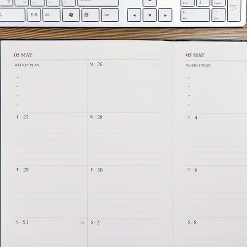 Several cover colors are arranged beside a coffee cup, giving a clear look at the available palette.