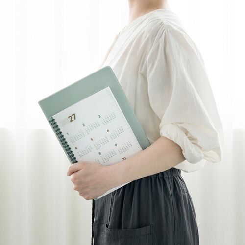 2027 Medium Spiral Basic Weekly Planner