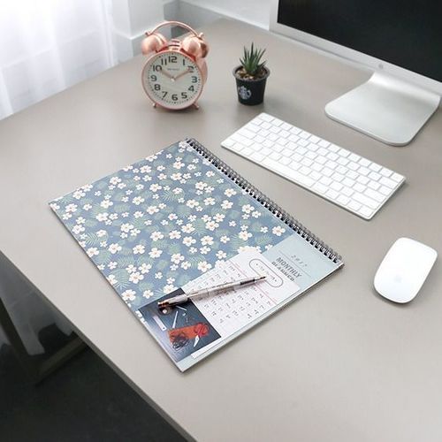 2017 Comely Desk Planner