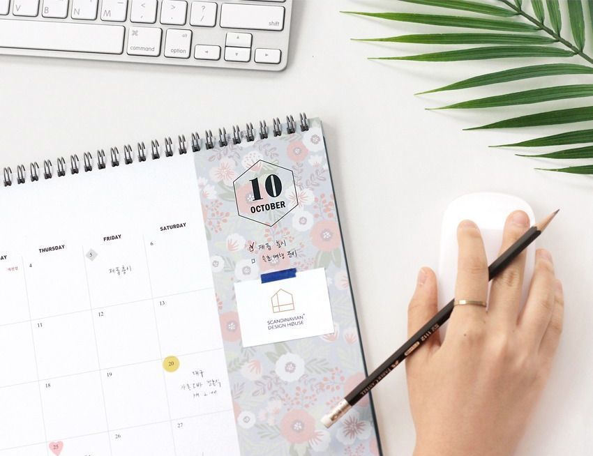 2018 Comely Desk Planner