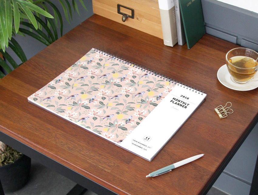 2018 Comely Desk Planner