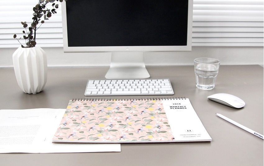 2018 Comely Desk Planner
