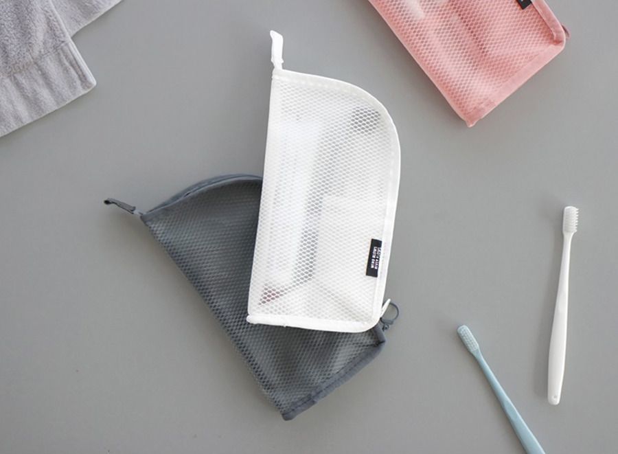 Standing Mesh Pouch
