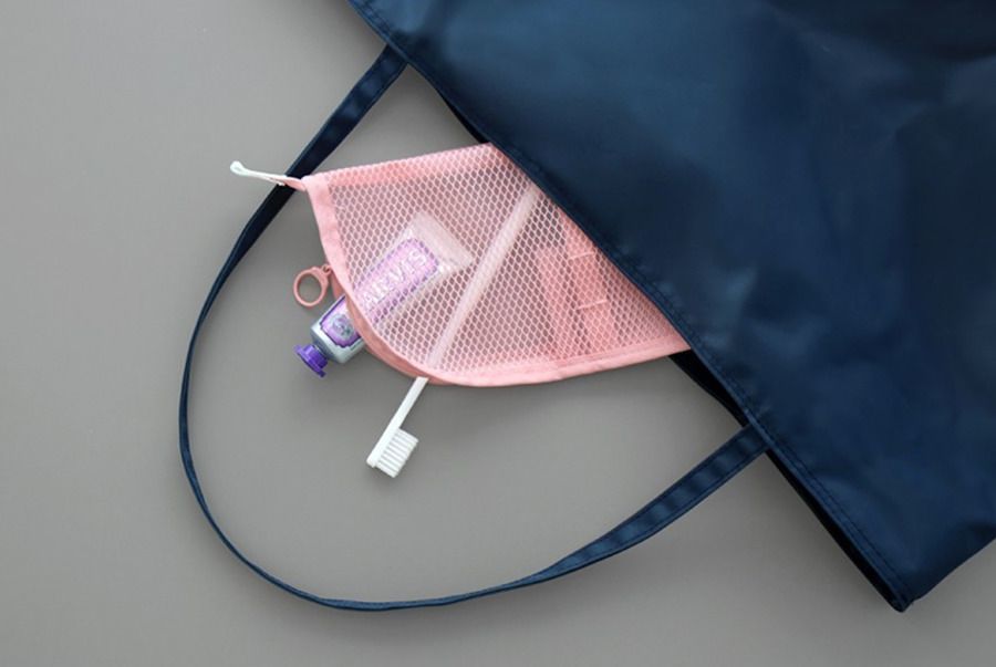 Standing Mesh Pouch